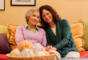 daughter sitting with her mom who has alzheimers on couch